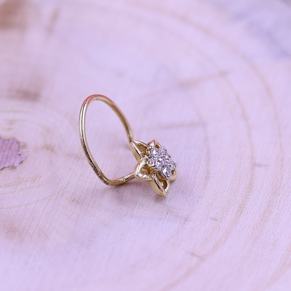 Star shape diamond nosepin