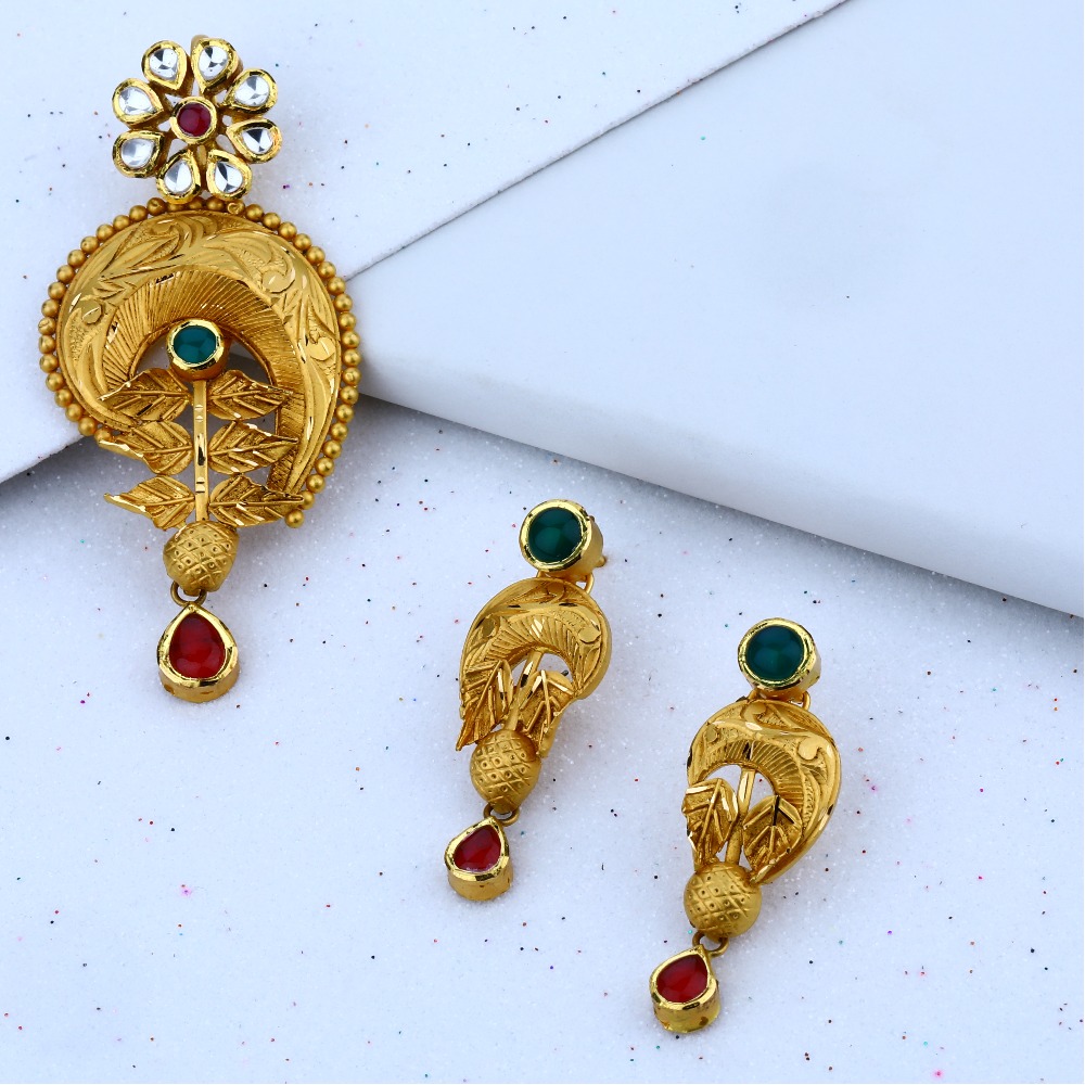 916 Hallmark Gold Irresistible  Pendant Set