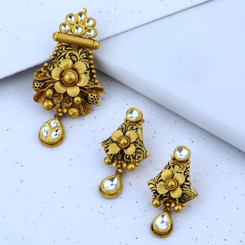 22KT Hallmark Gold Unique  Pendant set