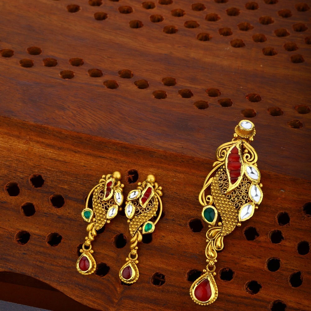 22KT Gold Hallmark kundan Pendant Set