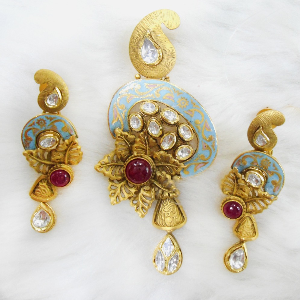22KT Gold Antique Pendant Set RHJ-5602