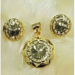 18KT Gold Pendant Set
