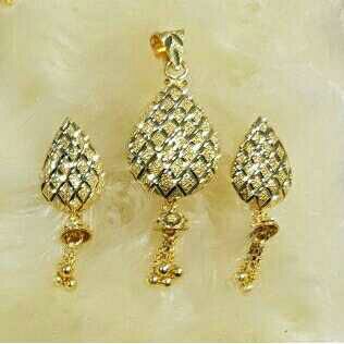 18k Gold Pendant Set