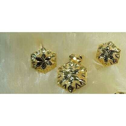 18KT Gold Ladies Indian Pendant Set