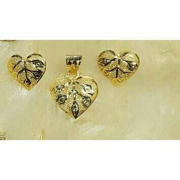 18KT Gold Pendant Set