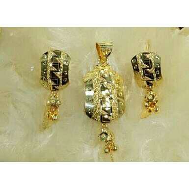 18KT Gold Pendant Set