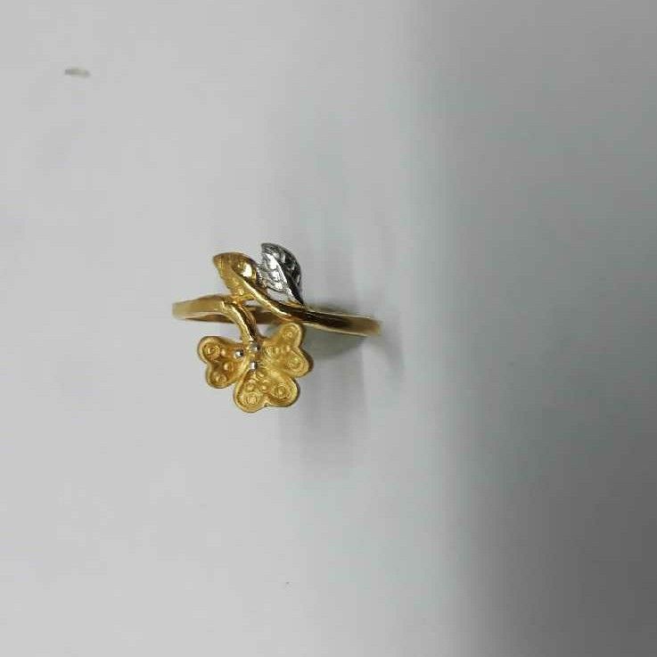 22KT Gold Ladies Fancy Machine Cut Ring