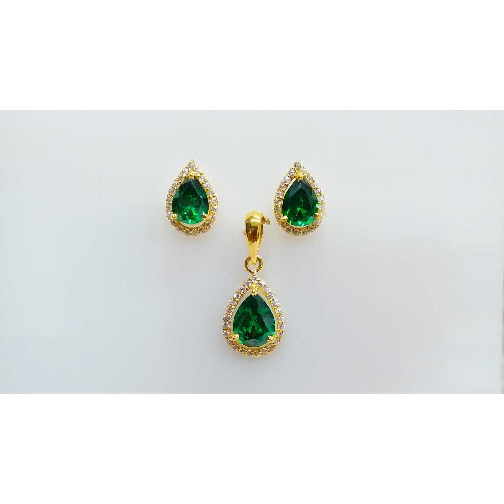 Leaf Shape 916 Gold Colored Pendant Set