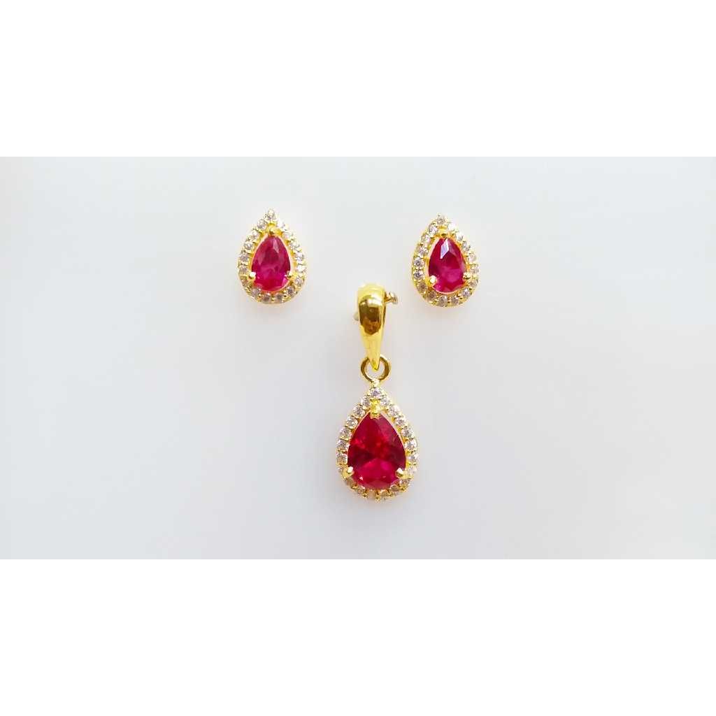 Delicate 916 Gold Pendant Set