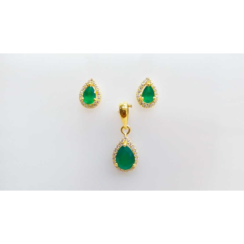 Fancy Gold Colored Stone Pendant Set