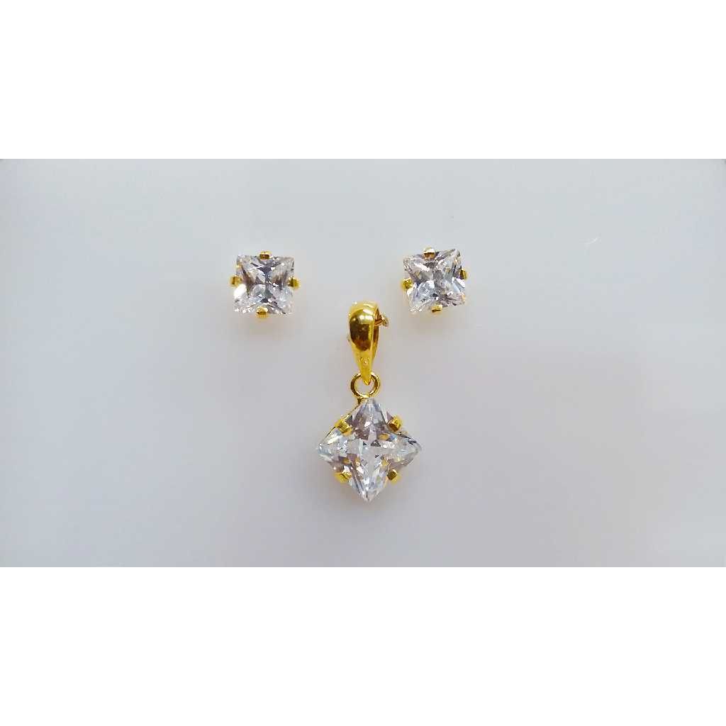 916 Plain Gold Ladies Pendant Set