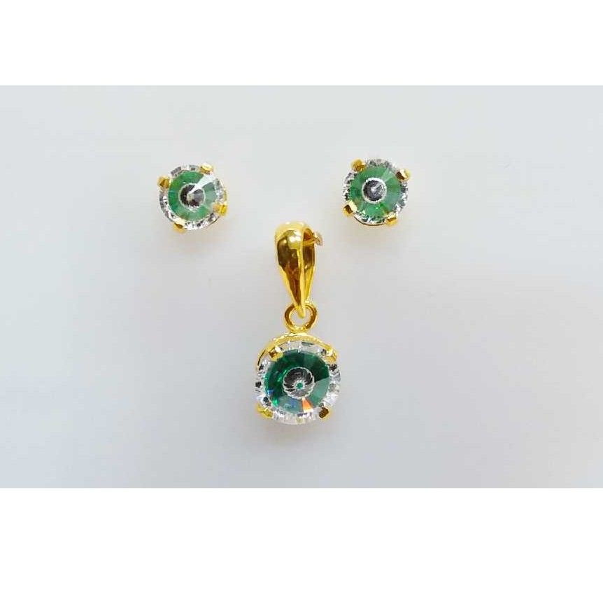 Delicate Gold Ladies Pendant Set