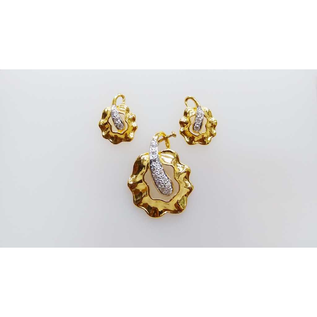 916 Yellow Gold Antique Pendant Set