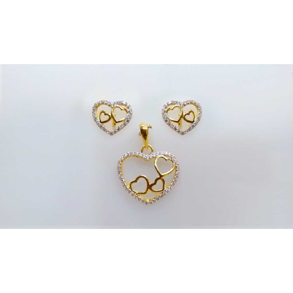 22KT Yellow Gold Ladies Pendant Set