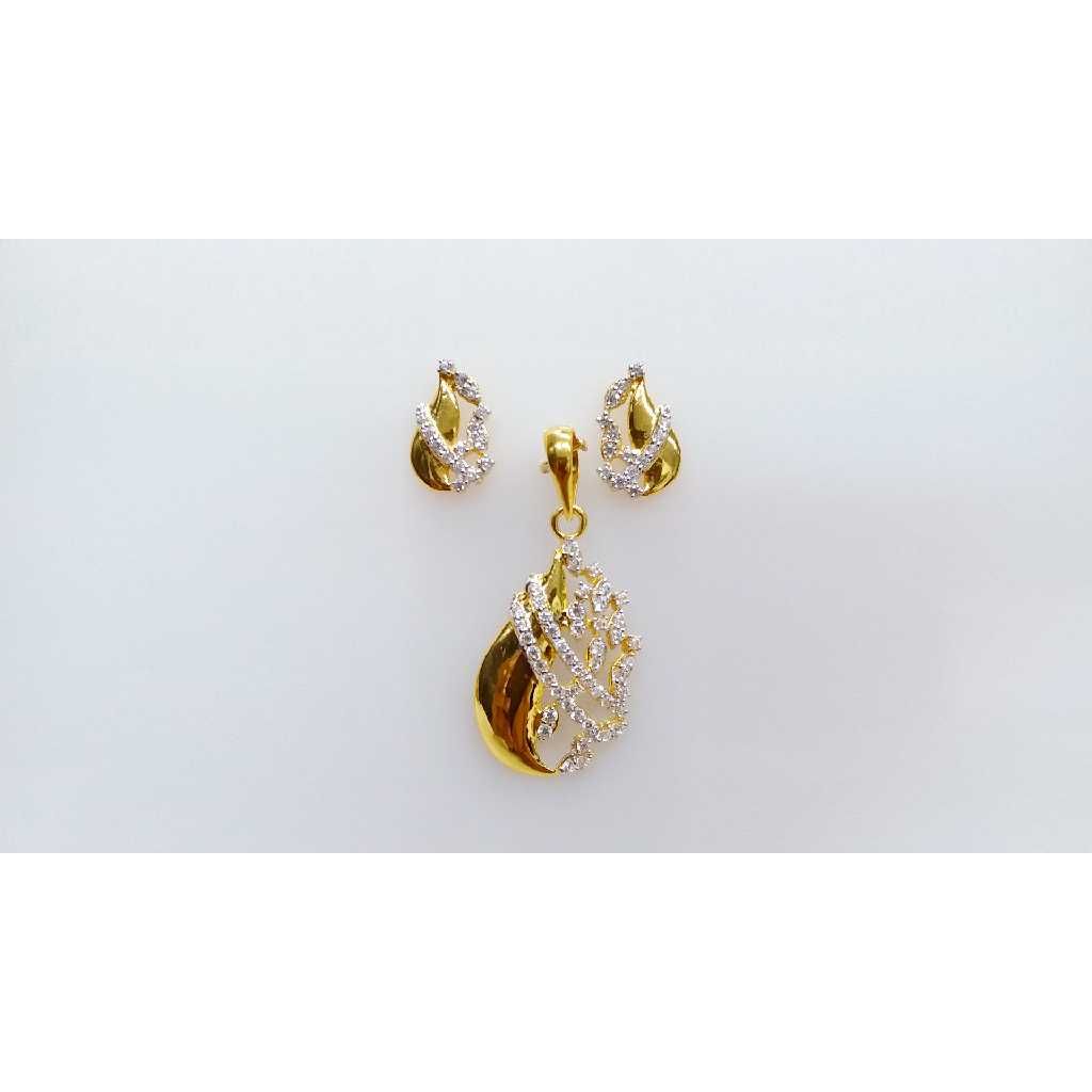 Casual 916 Gold Ladies Pendant With Earrings