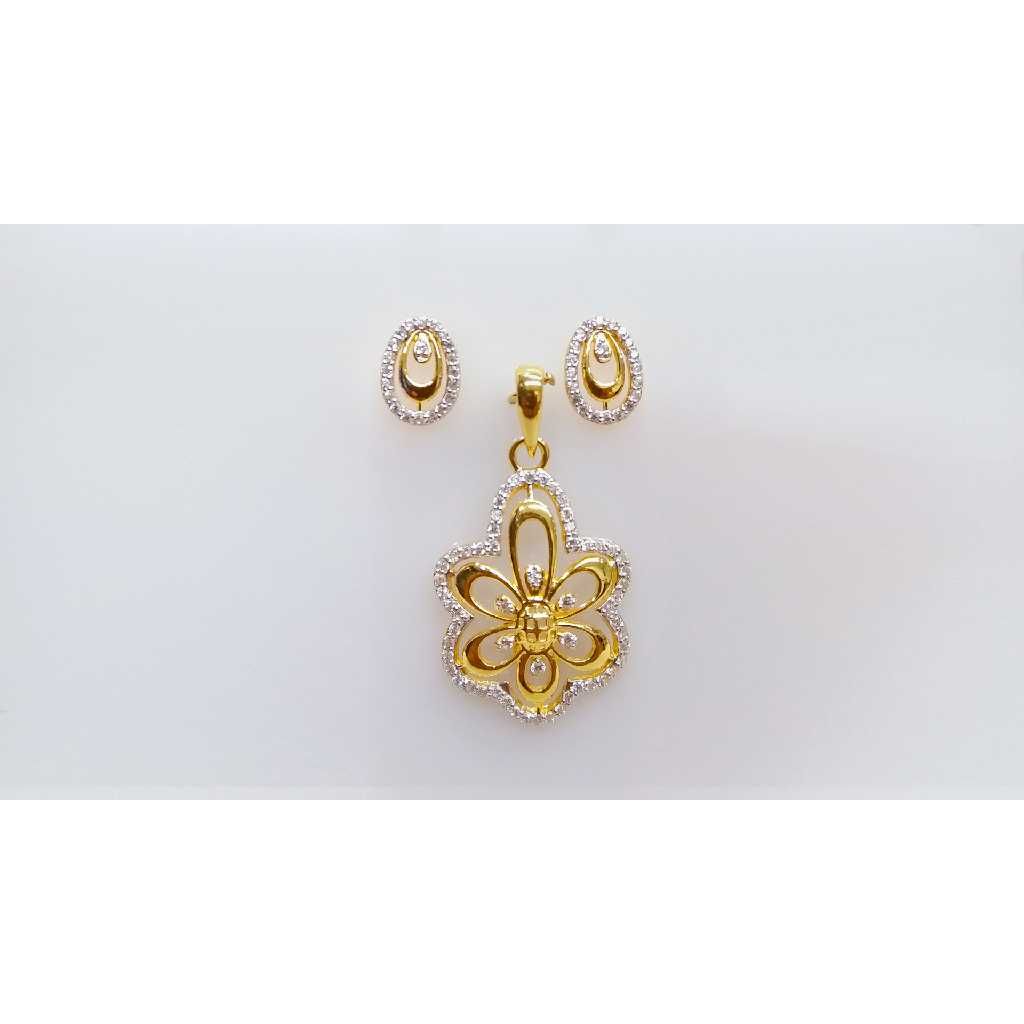 Modern Flower Shape Gold Ladies Pendant Set