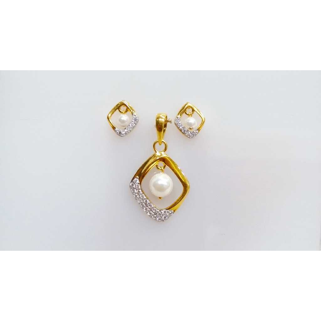 916 Gold CZ Diamond Pendant With Pearl