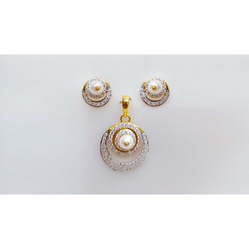 916 Gold CZ Diamond Ladies Pendant Set