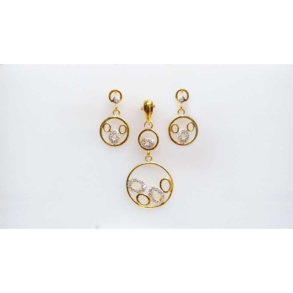 916 Round Shape Pendant With Earrings