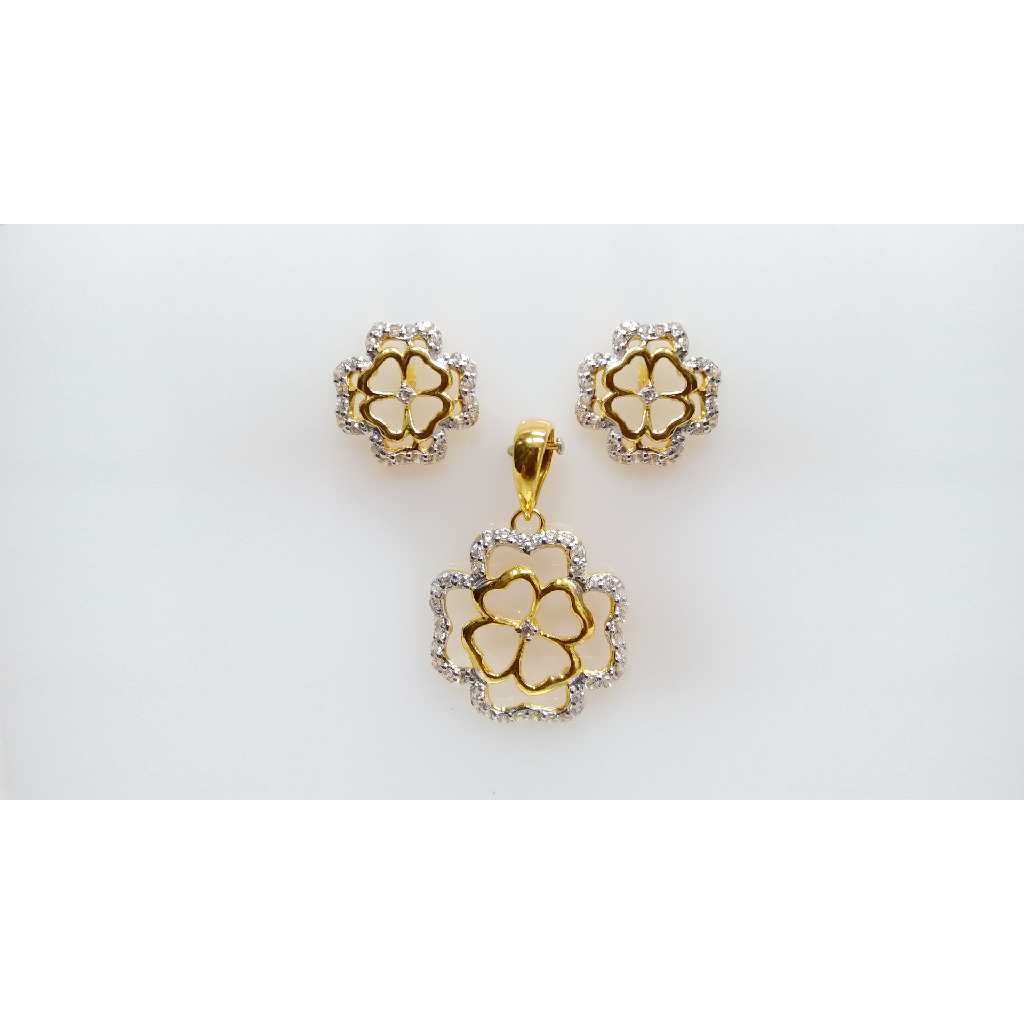 Attractive CZ Gold Ladies Pendant Set