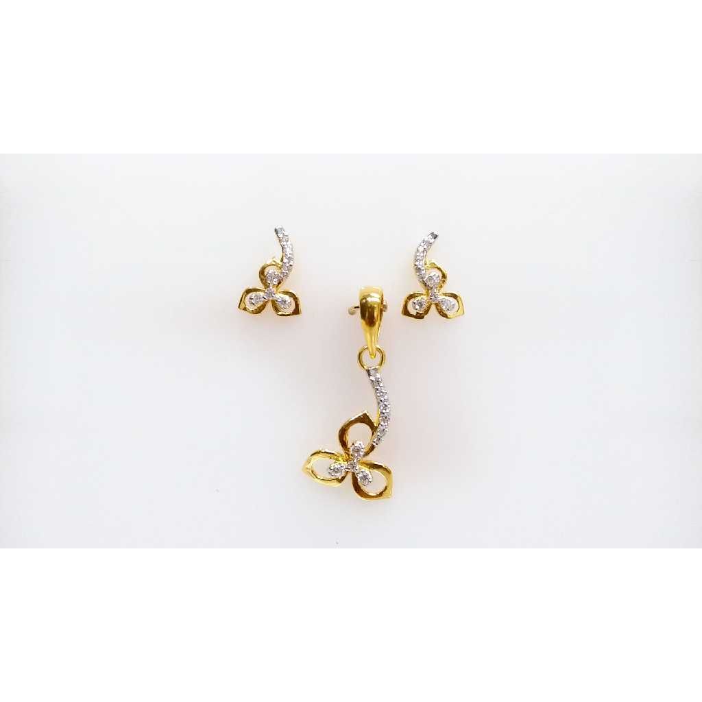 Flower Shape 916 Gold Ladies Pendant Set