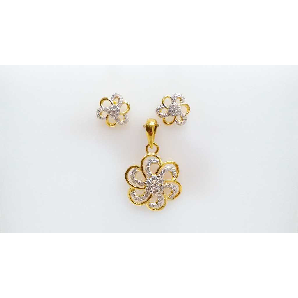 Flower Shape 916 Gold Ladies Pendant Set