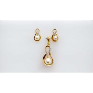 Delicate 916 Gold Pearl ladies Pendant Set