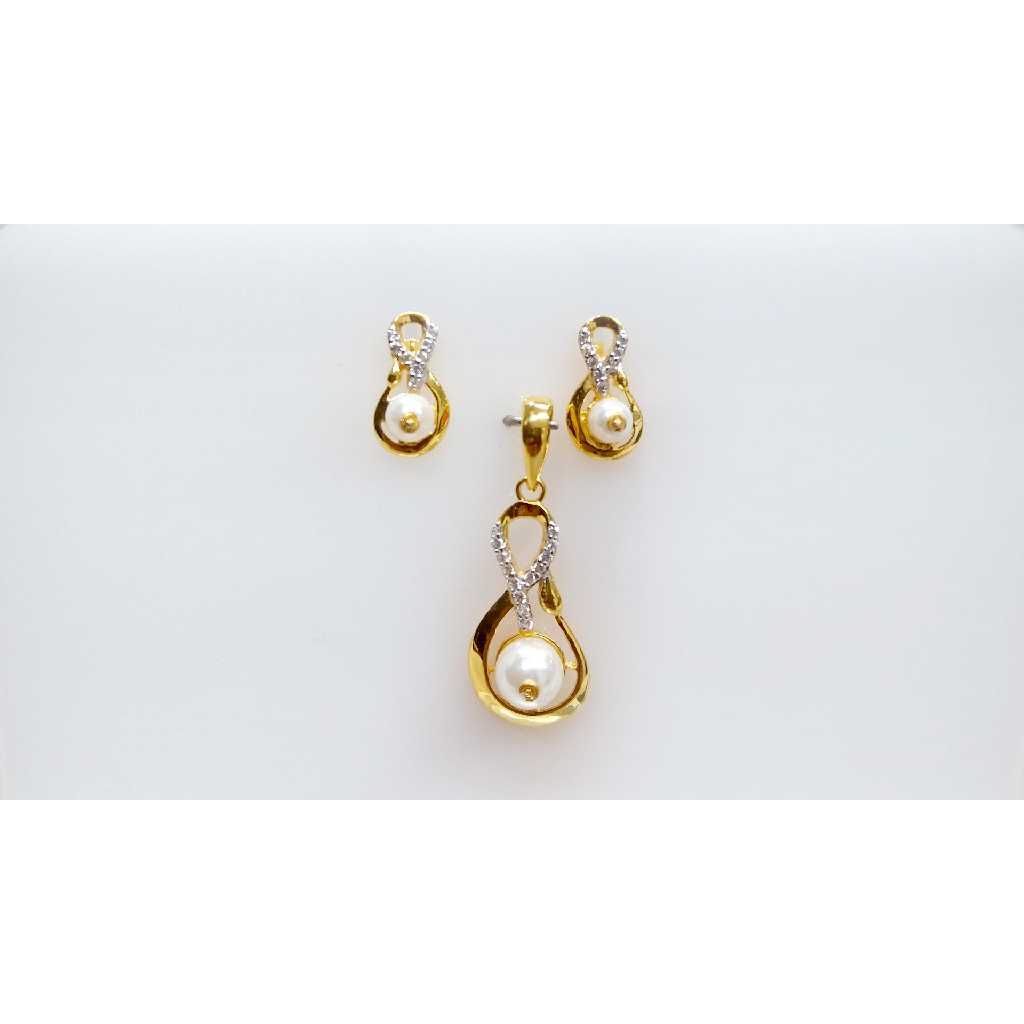 Delicate 916 Gold Pearl ladies Pendant Set