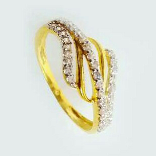 22KT Gold Ladies Ring - Image 2