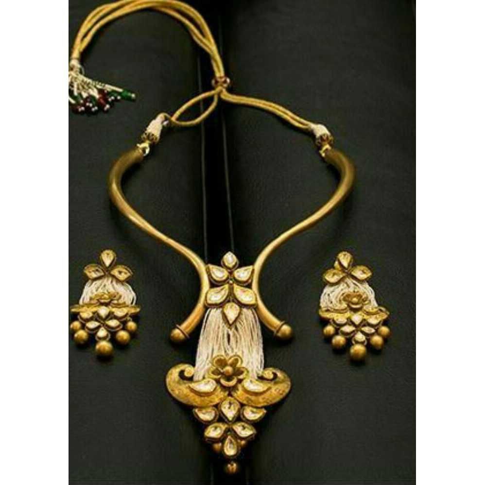 22KT Yellow Gold Ladies Antique Special Jadtar Necklace Set