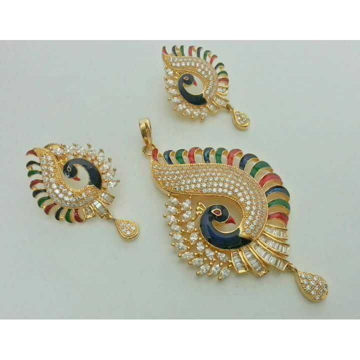 22KT Yellow Gold Ladies Studded Diamond Special Pendant Set