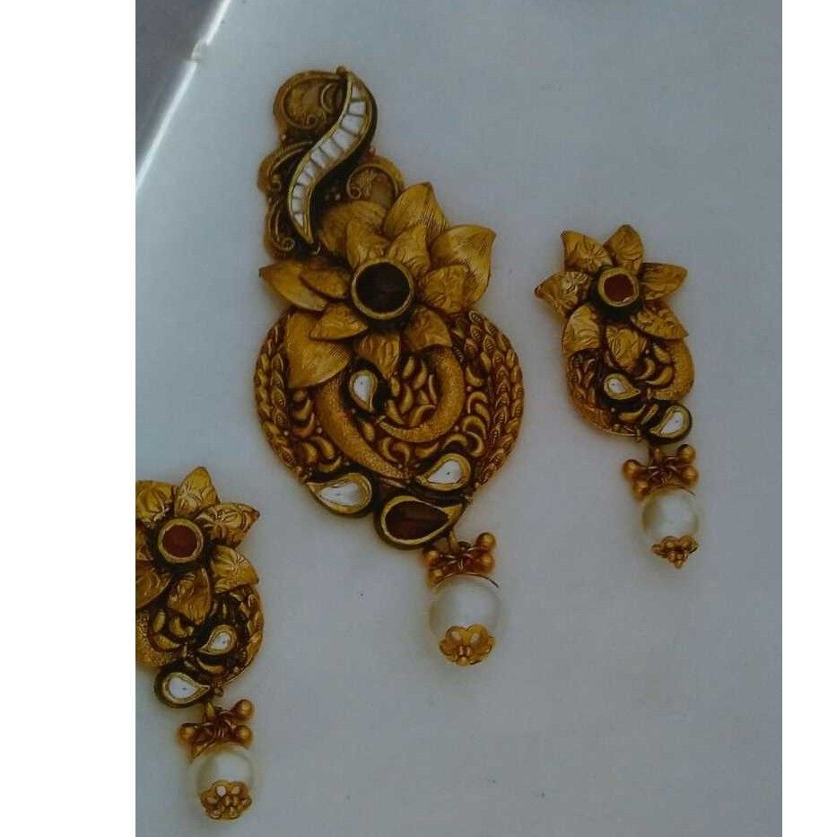 916 Gold Ladies Indian Classic Jadtar Wedding Modern Pendant Set