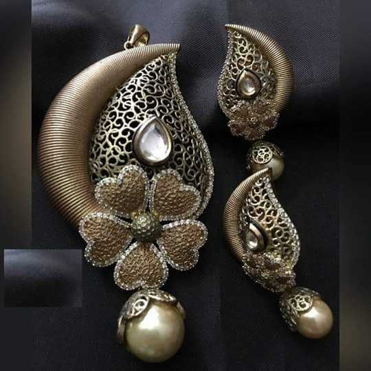916 Gold Ladies Indian Classic Jadtar Wedding Modern Pendant Set