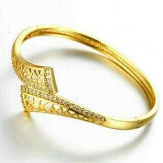 916 Gold Stylish Ladies Ring