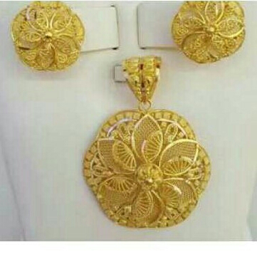 22K gold Ladies Indian Fancy Pendant Set