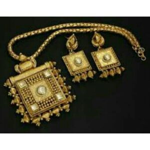 22KT Gold Ladies Indian Fancy Pendant Set