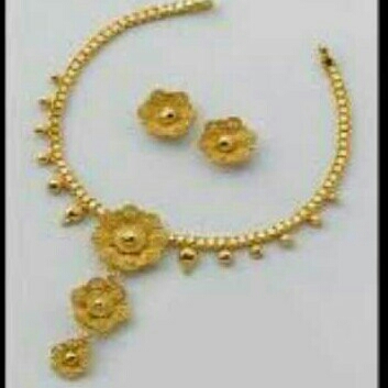 22KT Gold Ladies Indian Fancy Pendant Set