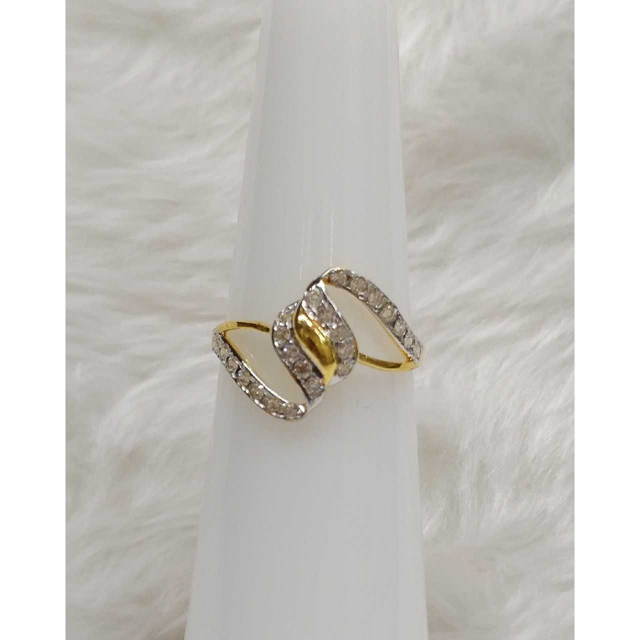916 Exclusive Gold Ladies Ring