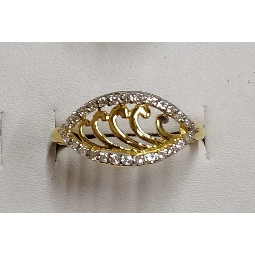 22kt/916 Gold Designers Diamond Ring