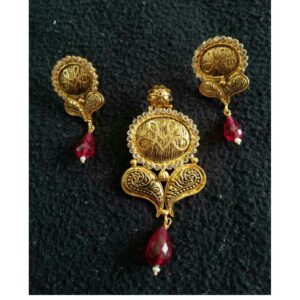 22KT Yellow Gold Ladies Indian Special Pendent Set