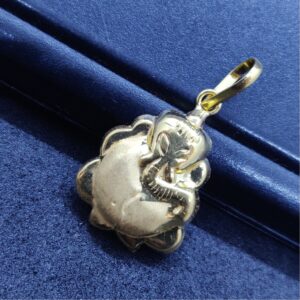 18 ct gold pendant