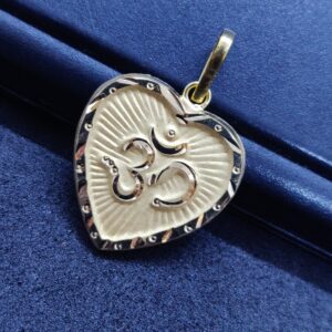 18 ct gold chapela pendant