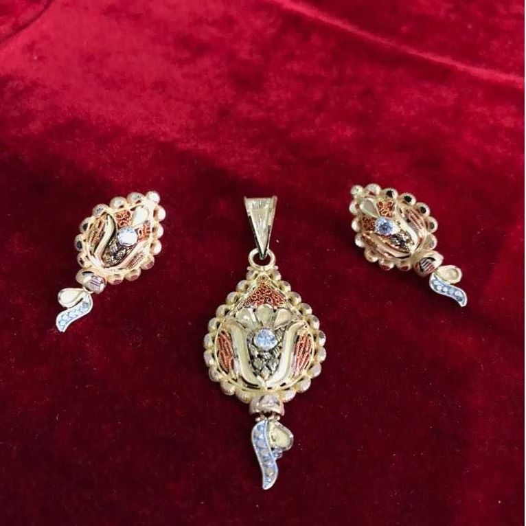 22K / 916 Gold Indian Attractive Pendant Set