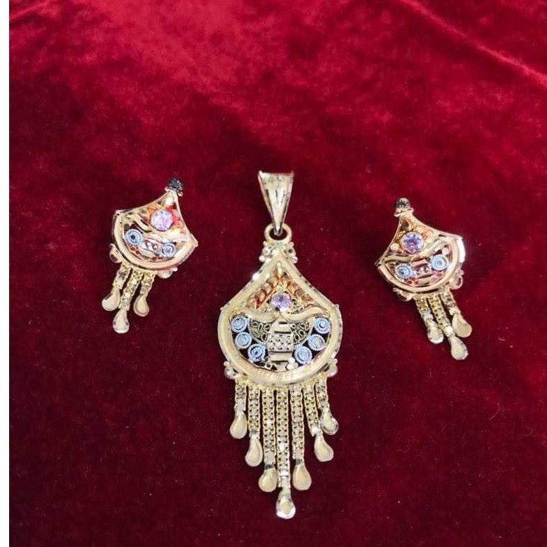 22K / 916 Gold Indian Attractive Pendant Set