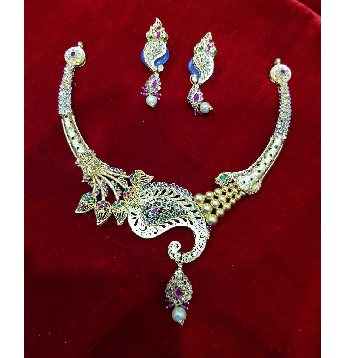 22K / 916 Gold Ladies Antique Indian Necklace Set