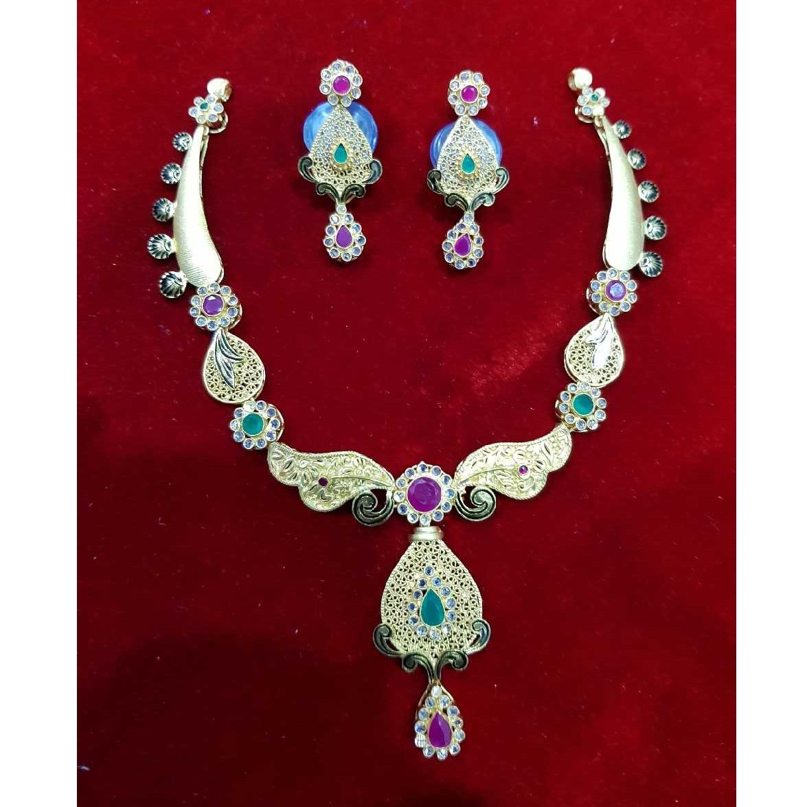 22K / 916 Gold Ladies Indian Antique Necklace Set