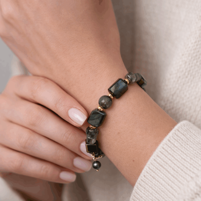 10 Shades of Grey With a Pearl Bracelet - Image 3