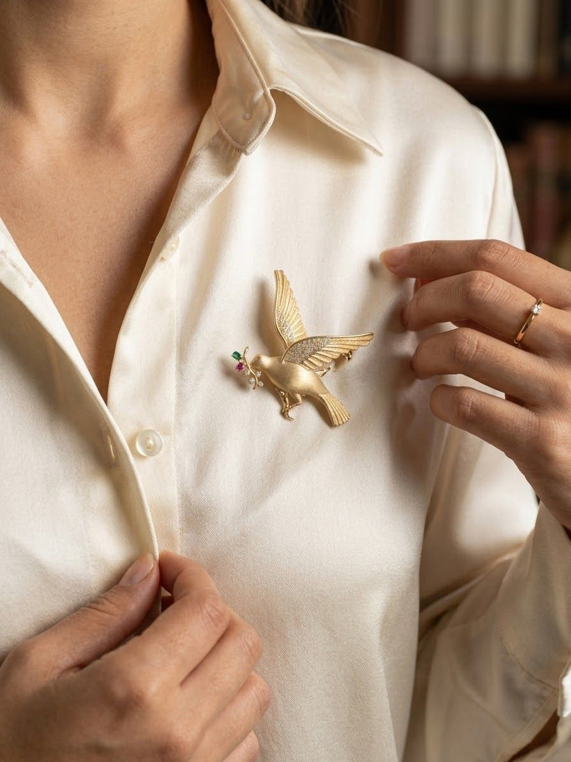 Vintage Diamond and 18ct Gold Large Flying Bird Brooch, Circa 1935 - Image 4
