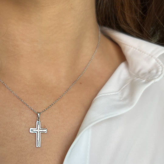 18ct White Gold 0.05ct Round Brilliant Diamond Cross Pendant - Image 3
