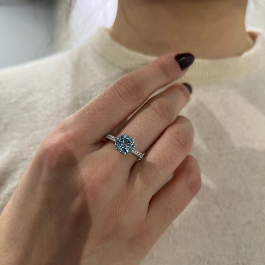 9ct White Gold 2.19ct Round Blue Topaz and Diamond Ring - Image 4